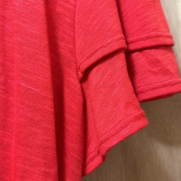 Worn only for a few minutes red top. - Picture 5 of 5